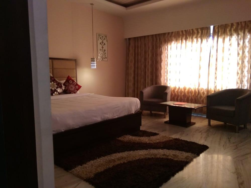 Zone Connect By The Park,Udaipur Hotel Exterior photo